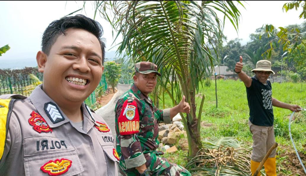 Sinergitas TNI Polri Wilayah Hukum Polsek Leuwiliang Giat Cooling Sistem Monitoring Wilayah Sekaligus Sambang Warga Beri Himbauan Cegah Gangguan Kamtibmas
