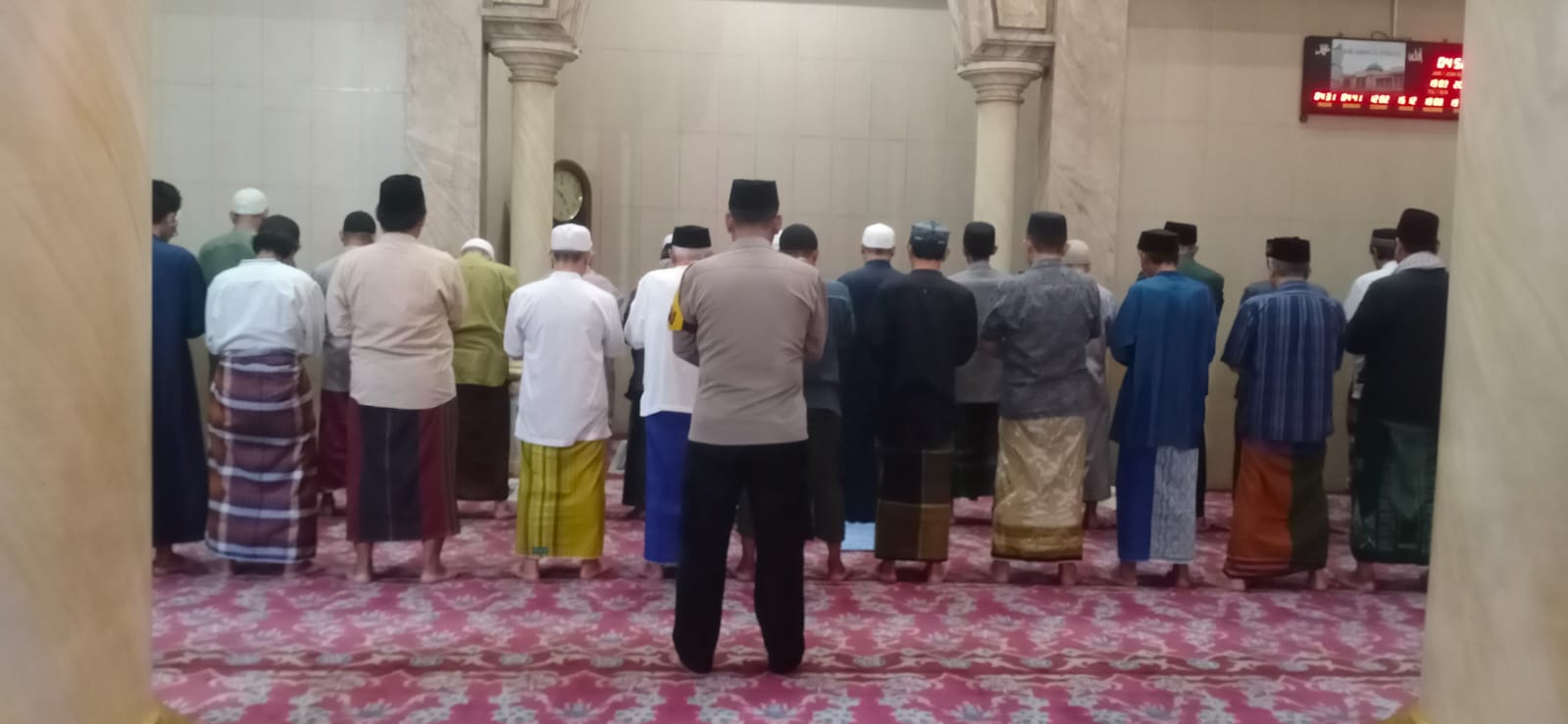Bhabinkamtibmas Wilayah Hukum Polsek Ciampea Ciptakan Silahturahmi Dan Wujud Harkamtibmas Bersama Warga Masyarakat, Laksanakan Sholat Subuh Berjamaah Bersama Dibulan Suci Ramadhan Wujud Cipta Kondisi