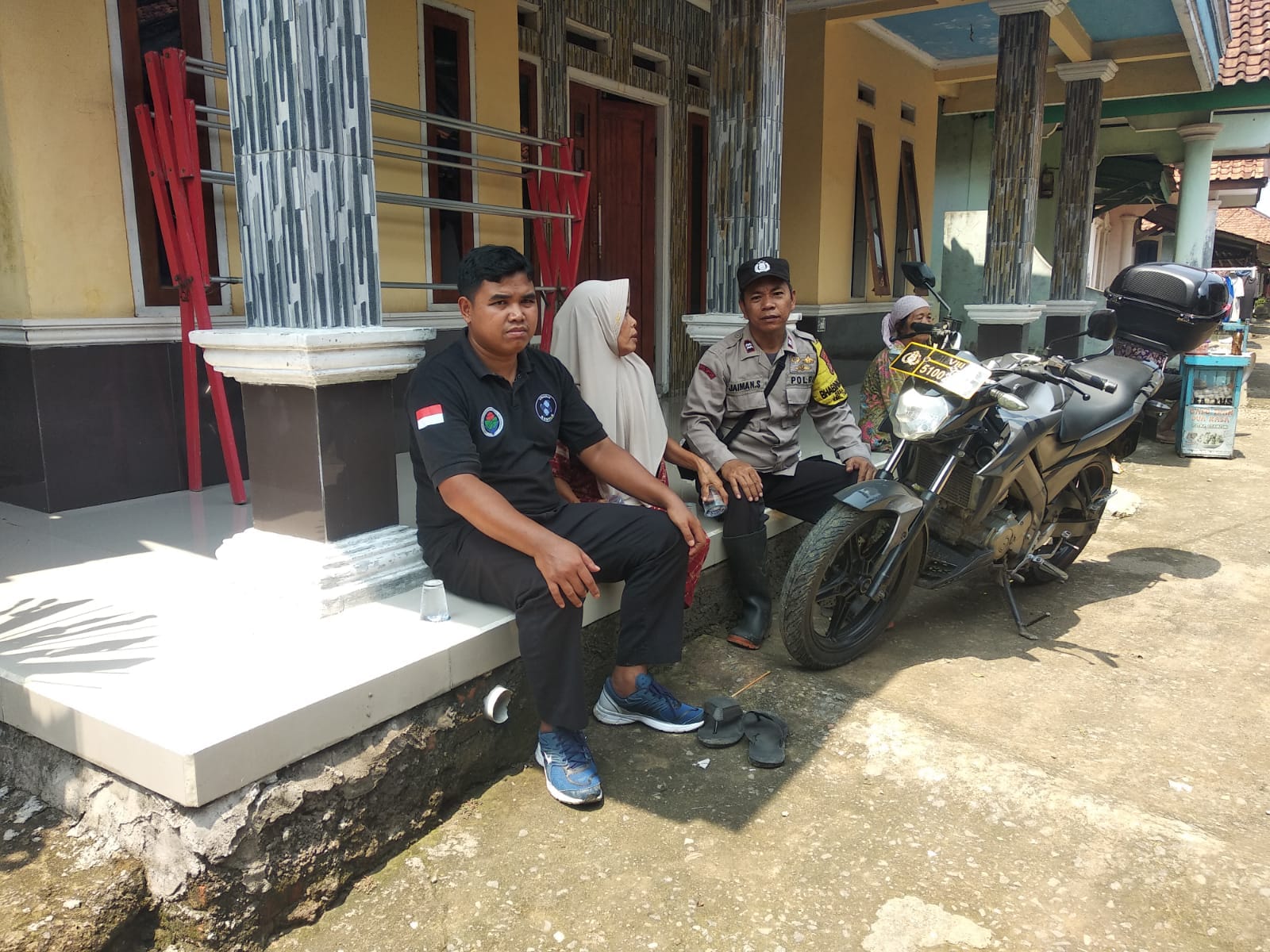 Bhabinkamtibmas Wilayah Hukum Polsek Tanjungsari Giat Cooling Siastem Patroli Sambang Warga Beri Pesan Ajak Jaga Kondusifitas Cegah Gangguan Kamtibmas
