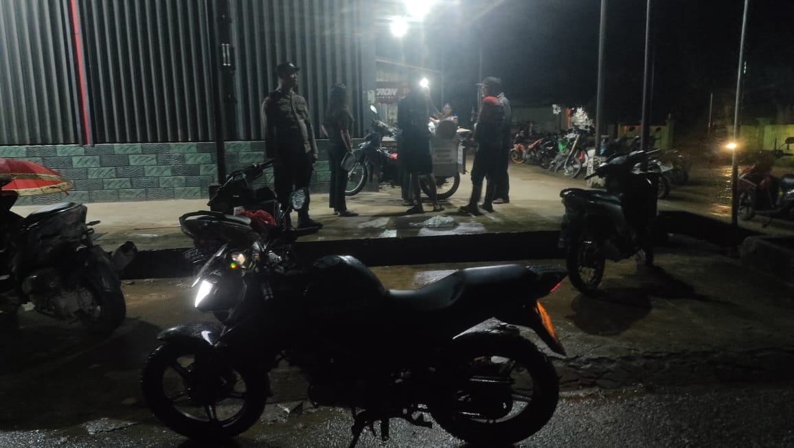 Sebagai Pelayanan Prima Kepada Masyarakat Personil Polsek Air Besar Laksanakan Patroli Malam