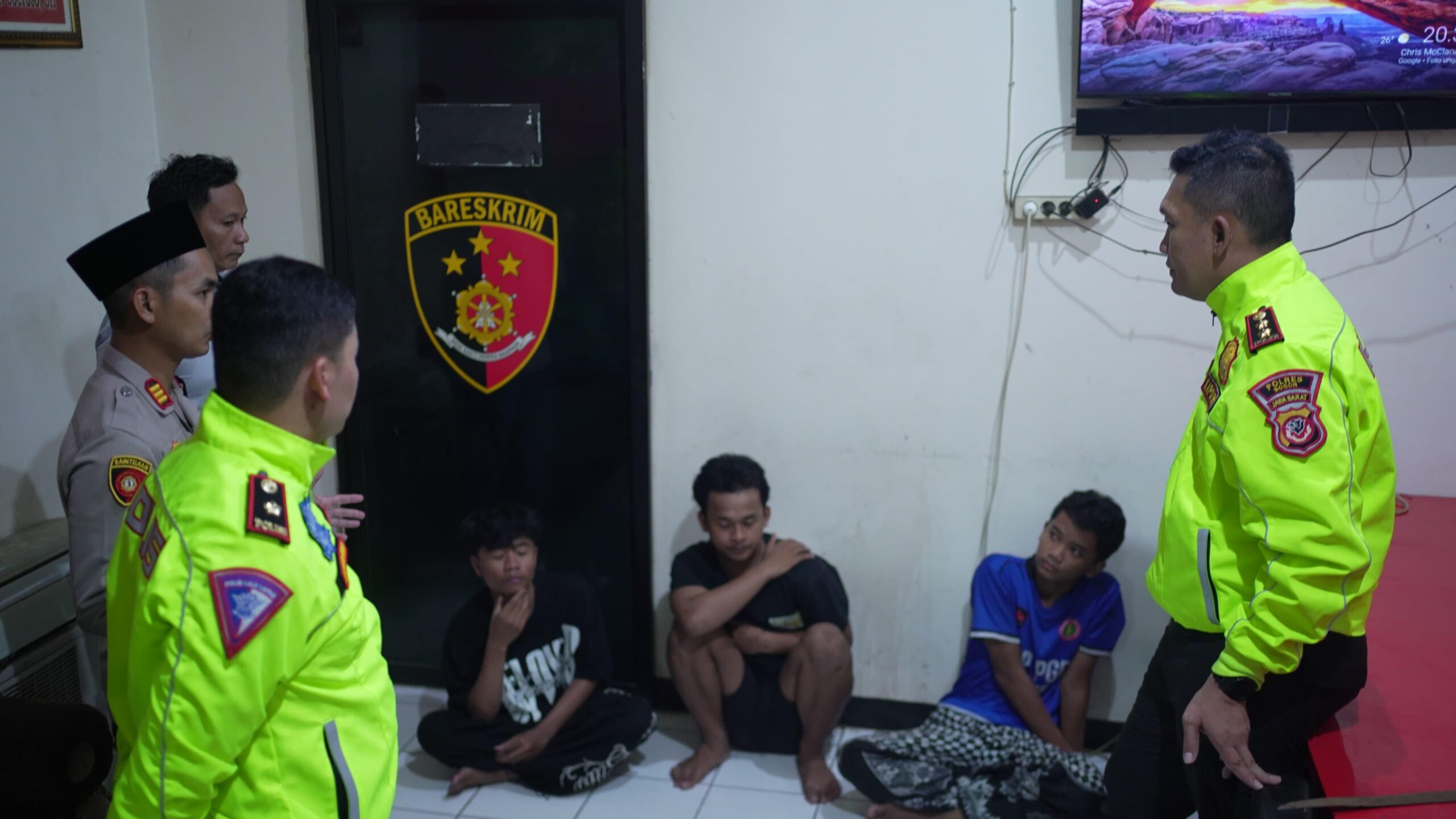 Kapolres Bogor Beserta Jajaran Tingkatkan Patroli, Berantas Premanisme, dan Gagalkan Adanya Aksi Tawuran Pemuda Bersenjata Tajam di Wilayah Citeureup*