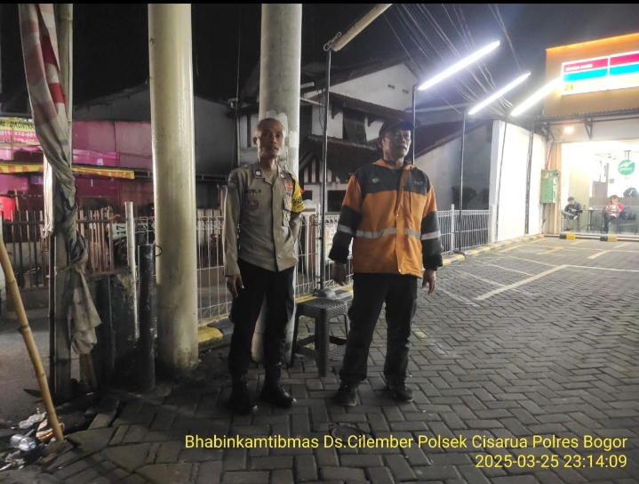Bhabinkamtibmas Wilayah Hukum Polsek Csr. Polres Bogor Giat Cooling Sistem Monitoring Cek Pos Satkamling Beri Pesan Ajak Jaga Kondusifitas Cegah Gangguan Kriminalitas Selama Bulan Suci Ramadhan 1446 H
