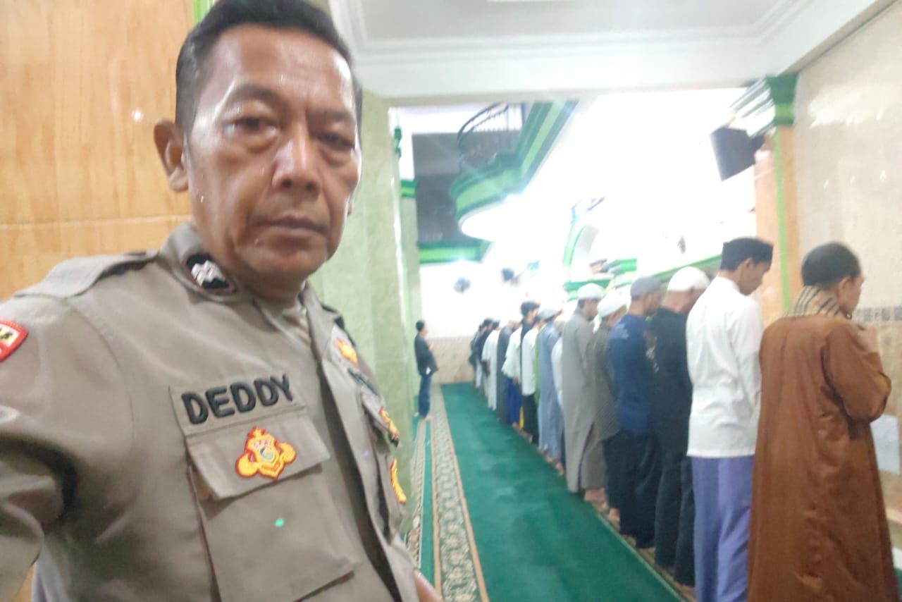 Bhabinkamtibmas Wilayah Hukum Polsek CSR Polres Bogor Giat Cooling Sistem Monitoring Wilayah Sekaligus Sholat Subuh Berjamaah,Beri Himbauan Ajak Jaga Kondusifitas Cegah Gangguan Kamtibmas