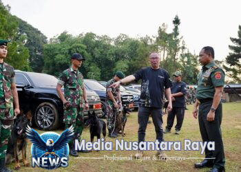 Tingkatkan Kemampuan K9 TNI, Panglima TNI Tinjau Pelatihan Anjing Pelacak di Bogor