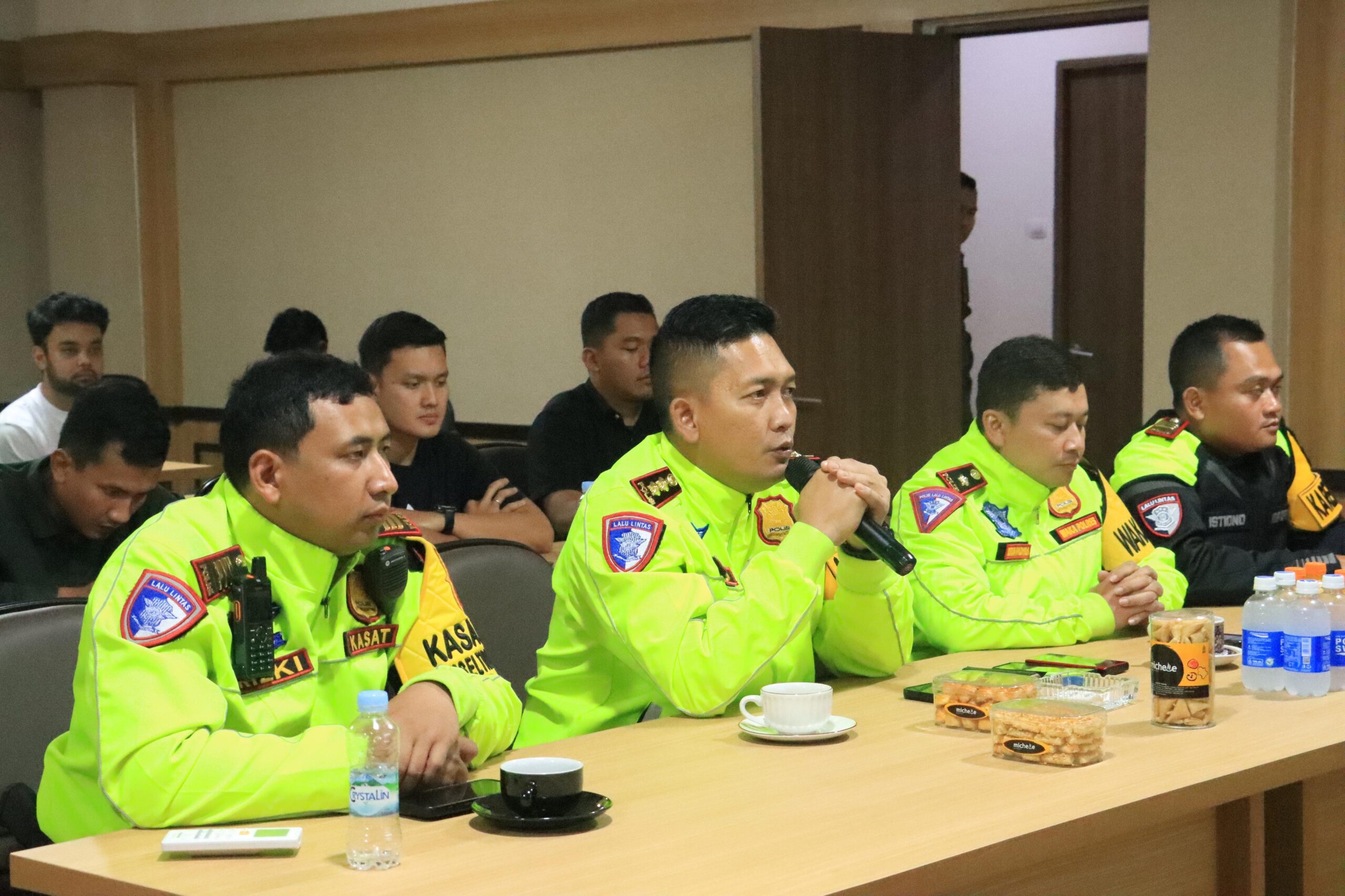 Kapolres Bogor Beserta Pejabat Utama Polres Bogor Monitoring Arus Lalu Lintas Tempat Tempat Wisata Dan Arus Balik Pasca Lebaran Idul Fitri 1446 H Wilayah Kabupaten Bogor