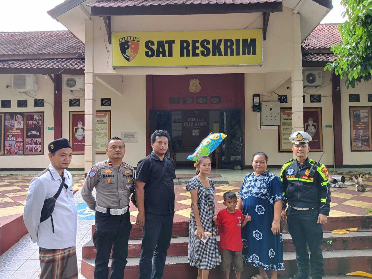 Wildan sempat Hilang di Pantai Citepus, akhirnya dipertemukan kembali dengan Orangtuanya di Kantor Polisi