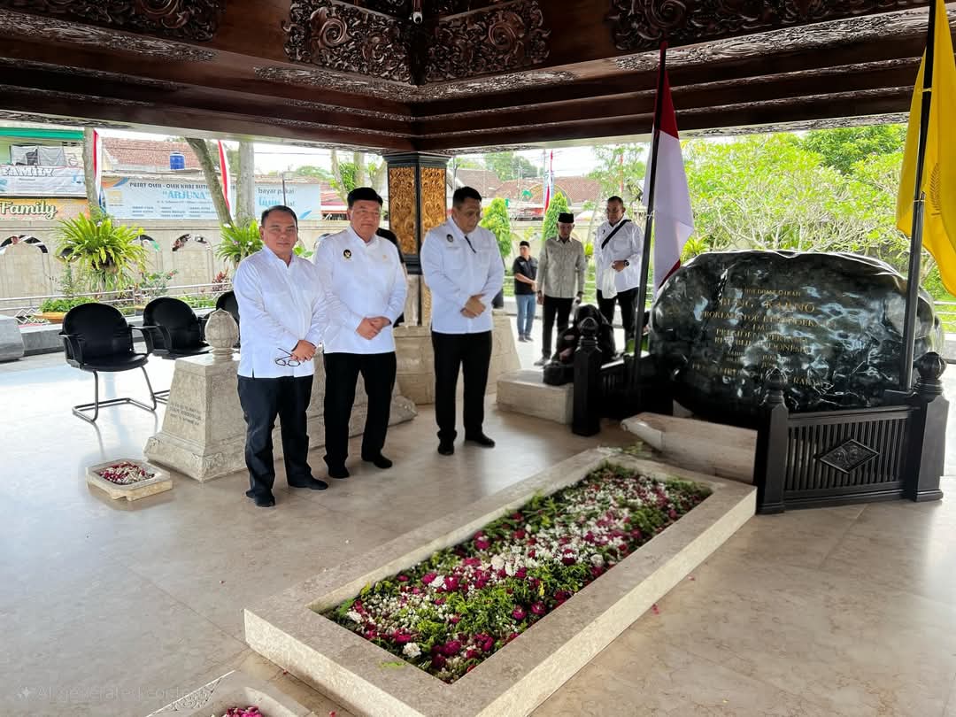 Pantau Arus Balik Lebaran di Jatim, Menko Polkam Sempatkan Ziarah ke Makam Bung Karno