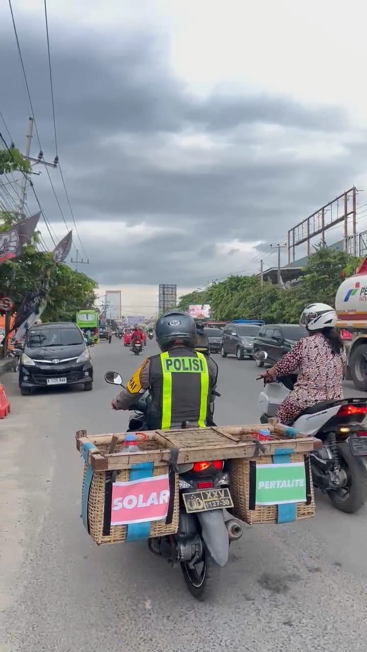 Cara Polisi di Lampung Layani Pemudik, Sediakan BBM Keliling Gratis bagi yang Kehabisan Bensin