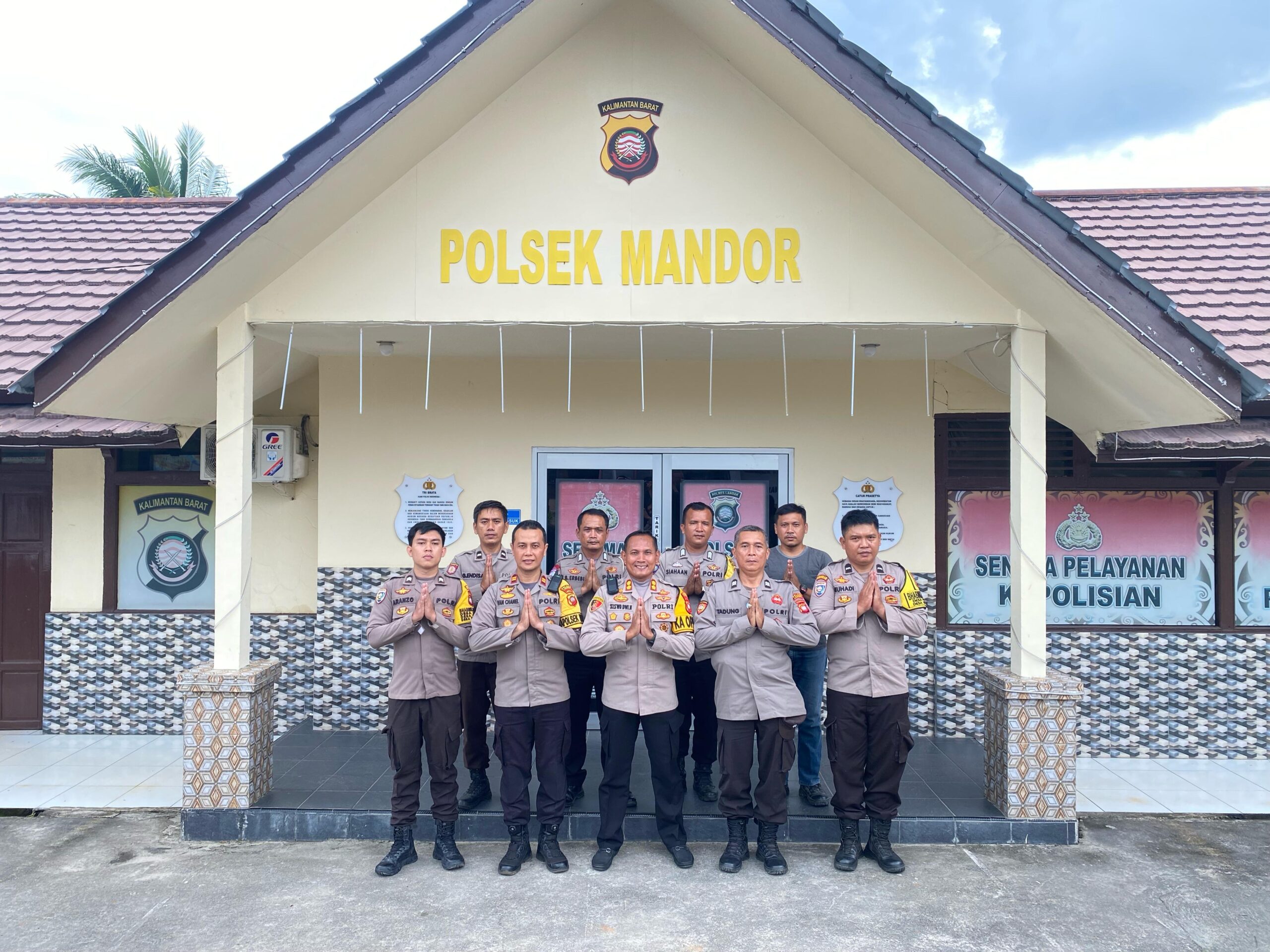 Kapolres Landak Laksanakan Kegiatan Silahturahmi Dan Laksanakan Pengecekan Kesiapan Personil Polsek Mandor