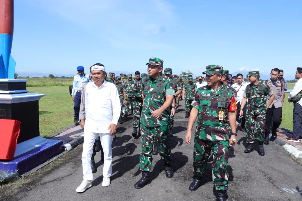 Perkuat Kolaborasi dan Swasembada Pangan Nasional, Panglima TNI Dampingi Presiden RI Panen Raya Serentak