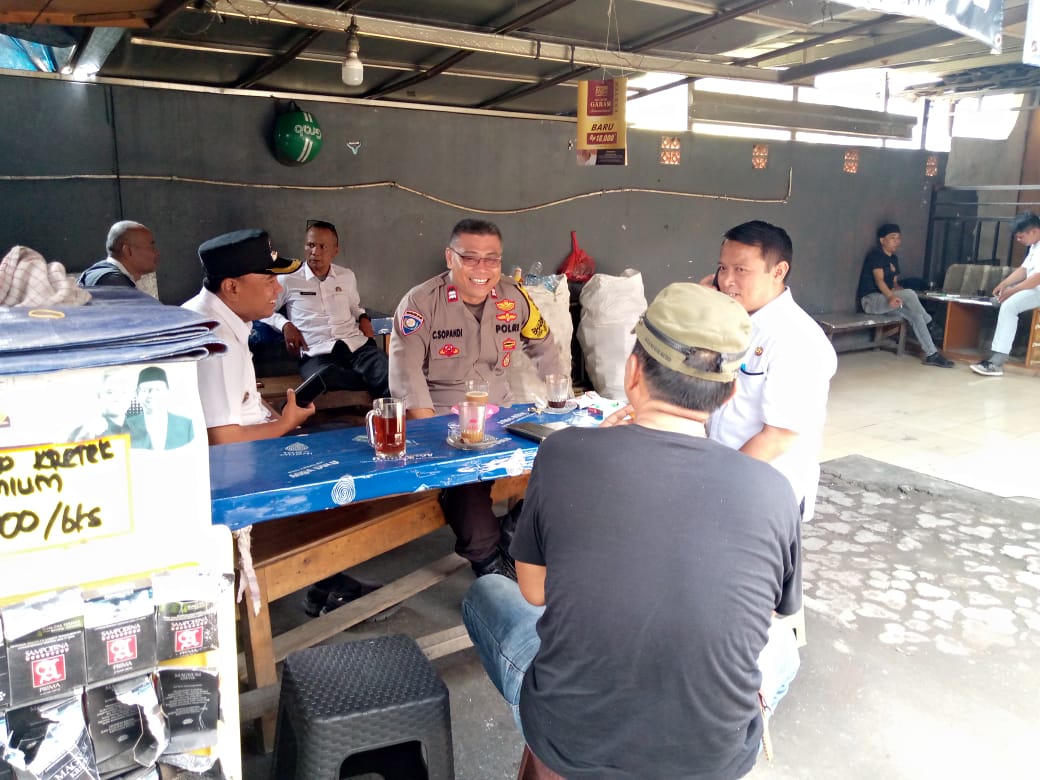 Bhabinkamtibmas Wilayah Hukum Polsek Citeureup Kelurahan Karang Asem Barat Giat Cooling Sistem Coffe Morning Warga Masyarakat Beri Himbauan Ajak Jaga Kondusifitas Cegah Gangguan Kamtibmas