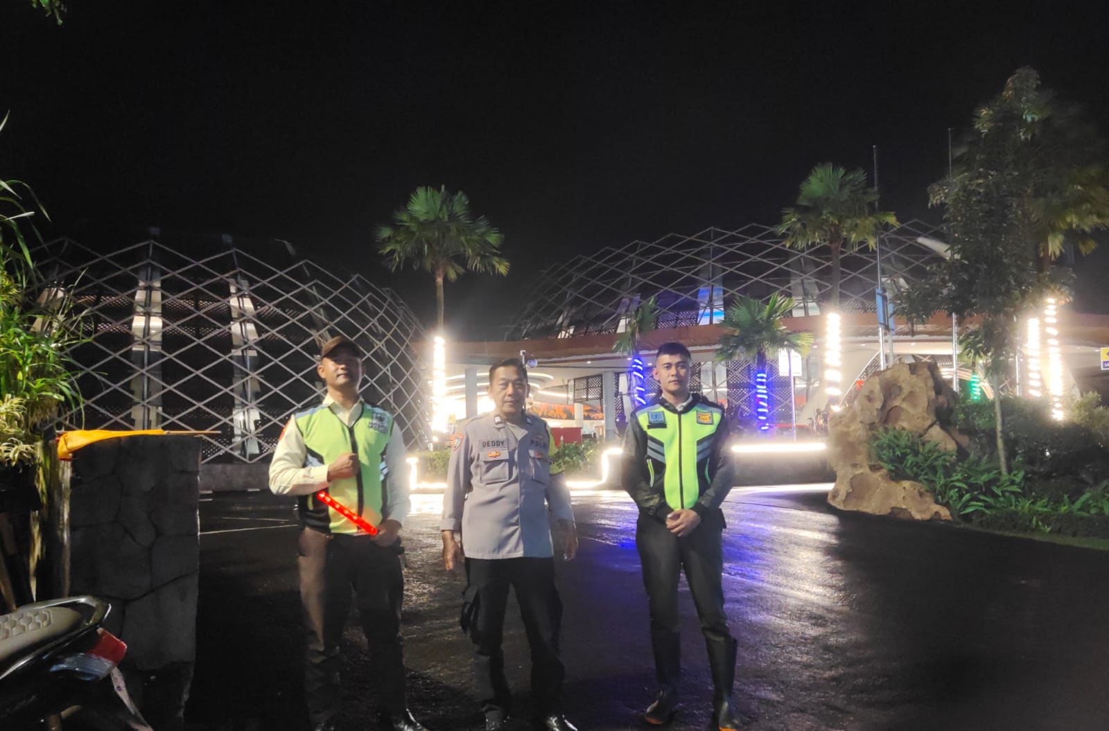 Bhabinkamtibmas Wilayah Hukum Polsek CSR Polres Bogor Monitoring Cek Lokasi Tempat Wisata Beri Himbauan Petugas Keamanan Ajak Jaga Kondusifitas Cegah Gangguan Kriminalitas