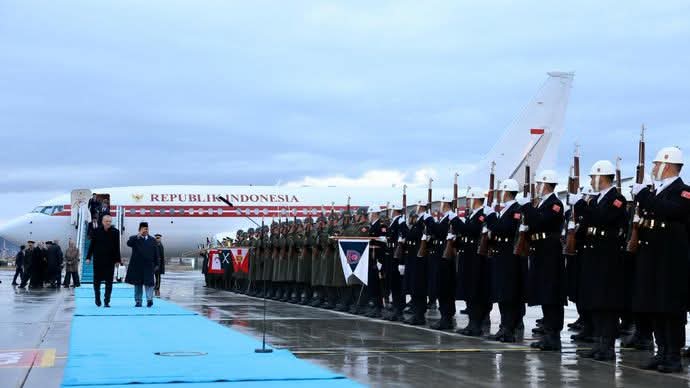 Tiba di Ankara, Presiden Prabowo Disambut Langsung Presiden Erdogan