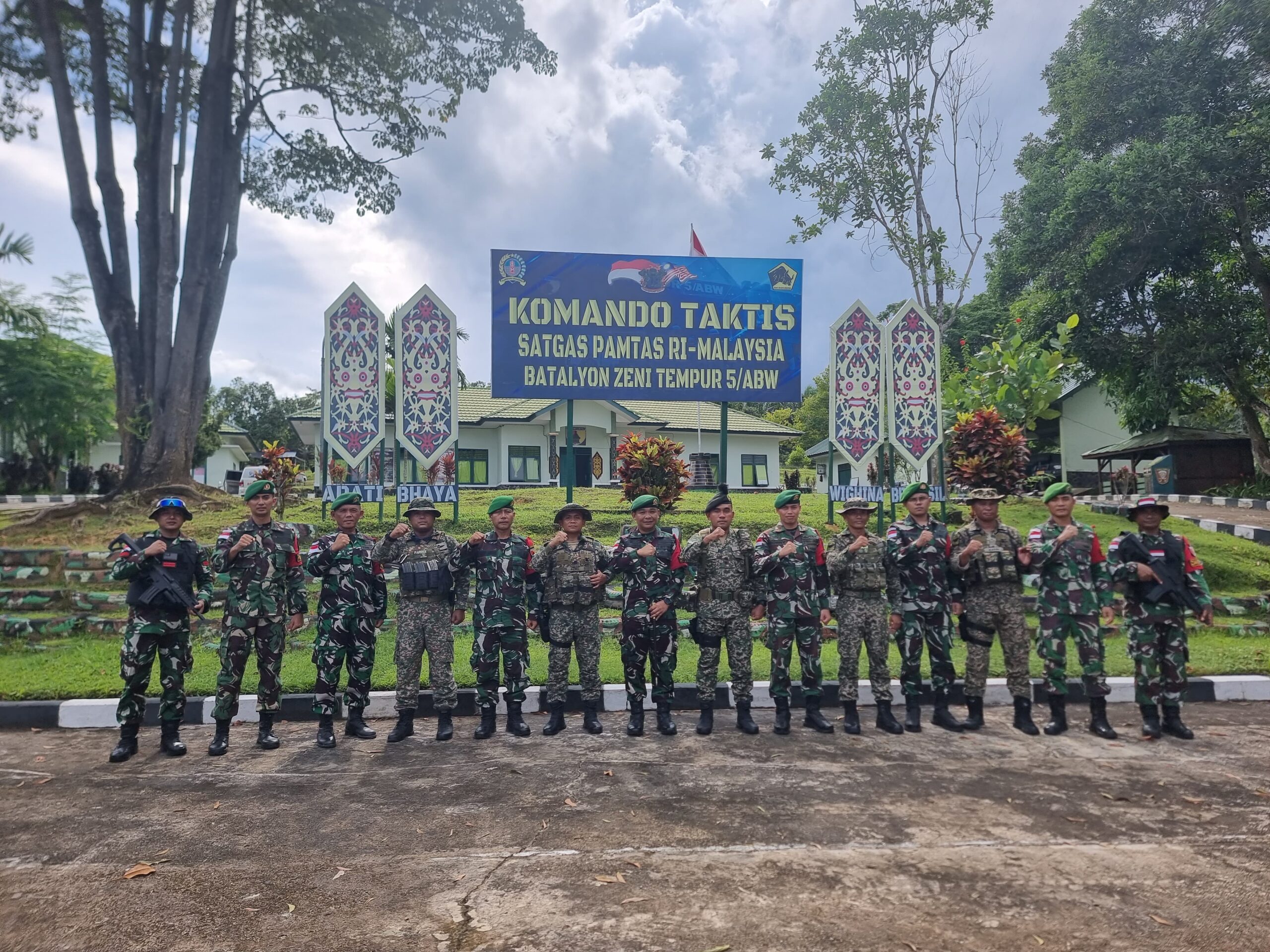 Pererat Sinergi, CO 9 Rejimen TDM Laksanakan Kunjungan Kerja ke Kotis Nanga Badau Satgas Yonzipur 5/ABW