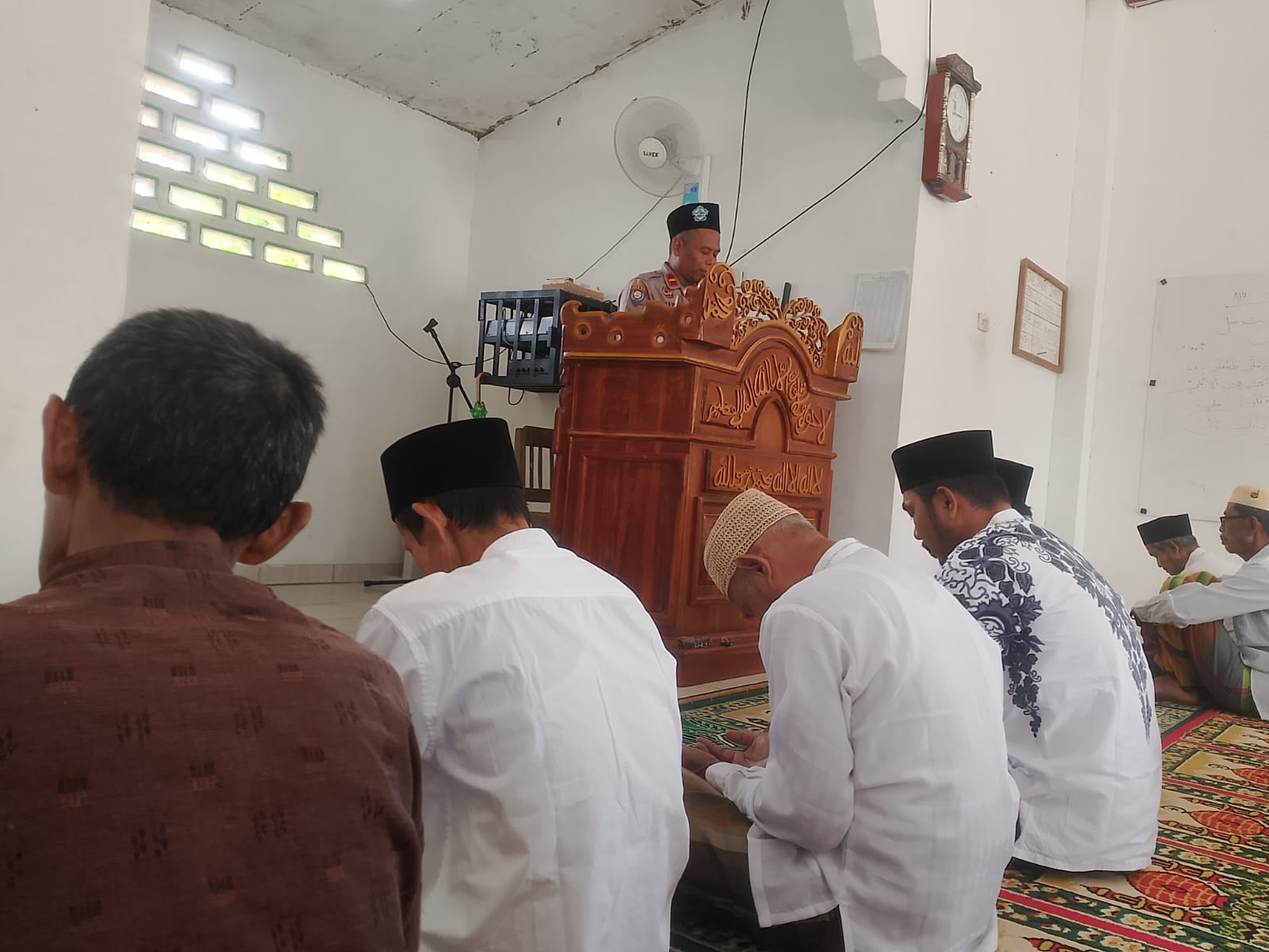 Safari Jumat, Kapolsek Sungkai Jaya Berikan Himbauan Kamtibmas