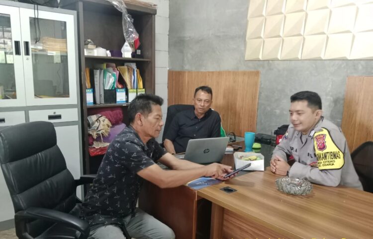 Bhabinkamtibmas Wilayah Polsek CSR Polres Bogor Dialog Ajak Jaga Kondusifitas Cegah Gangguan Kamtibmas