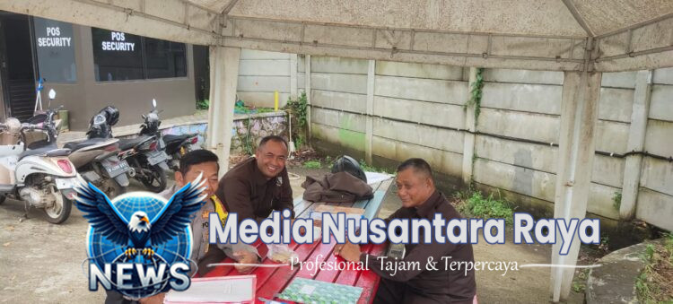 Bhabinkamtibmas Wilayah Hukum Polsek CSR Polres Bogor Desa Cilember Giat Cooling Sistem Patroli Sambang Petugas Keamanan Sampaikan Himbauan Ajak Jaga Kondusifitas Cegah Gangguan Kamtibmas