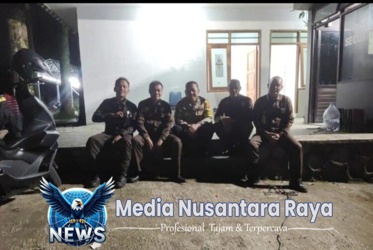 Bhabinkamtibmas Wilayah Hukum Polsek CSR Polres Bogor Giat Cooling Sistem Monitoring Cek Pos Siskamling Beri Himbauan Ajak Jaga Kondusifitas Cegah Gangguan Kriminalitas