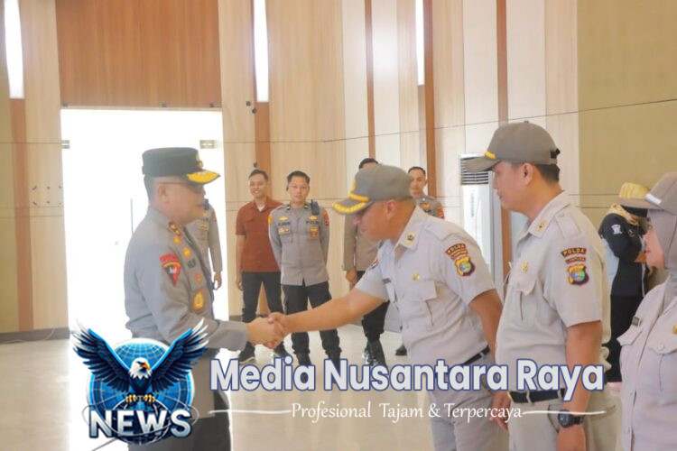 Kapolda Lampung Pimpin Upacara Kenaikan Pangkat PNS Polri