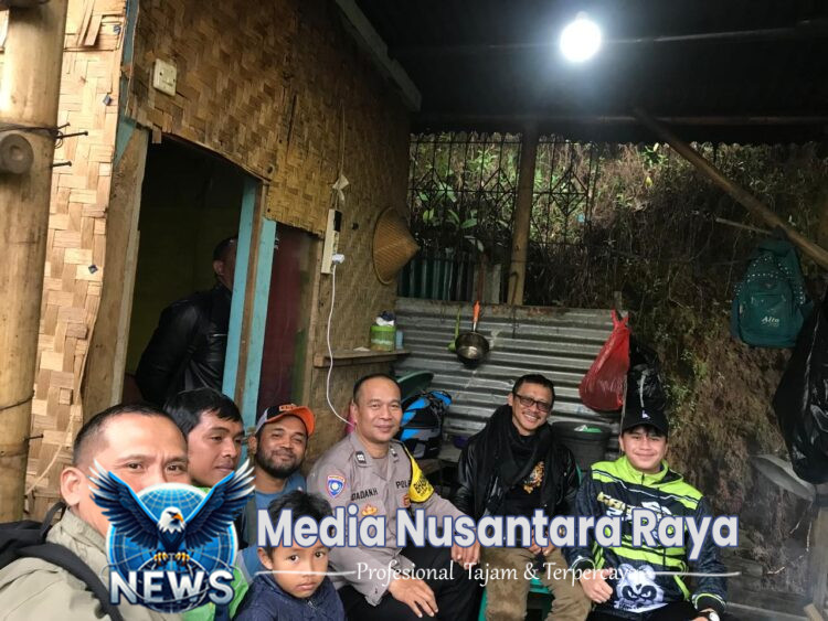 Bhabinkamtibmas Wilayah Hukum Polsek CSR Polres Bogor Giat Cooling Sistem Monitoring Kontrol Beri Pesan Petugas Keamanan Security Ajak Jaga Kondusifitas Cegah Gangguan Kriminalitas