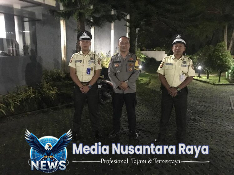 Bhabinkamtibmas Wilayah Hukum Polsek CSR Polres Bogor Giat Cooling Sistem Monitoring Kontrol Beri Pesan Petugas Keamanan Security Ajak Jaga Kondusifitas Cegah Gangguan Kriminalitas