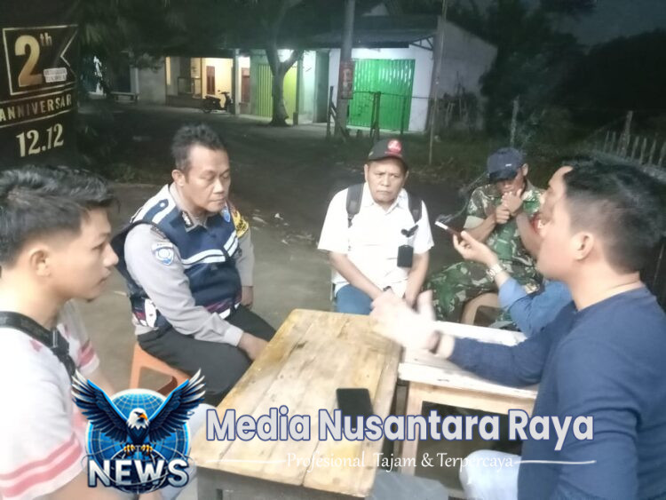 Bhabinkamtibmas Wilayah Hukum Polsek Tenjo Polres Bogor Giat Cooling Sistem Patroli Sambang Petugas Ronda Beri Himbauan Ajak Jaga Kondusifitas Cegah Gangguan Kamtibmas