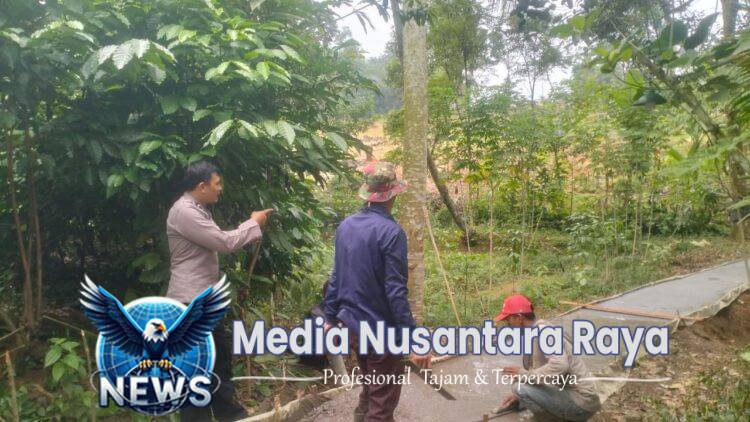 Bhabinkamtibmas Wilayah Hukum Polsek Tanjungsari Giat Cooling Sistem Sambang Warga Beri Pesan Ajak Jaga Kondusifitas Cegah Gangguan Kamtibmas