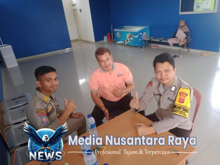 Bhabinkamtibmas Wilayah Hukum Polsek Parungpanjang Giat Cooling Sistem Sambang Warga Berikan Pesan Ajak jaga Kondusifitas Cegah Gangguan Kamtibmas