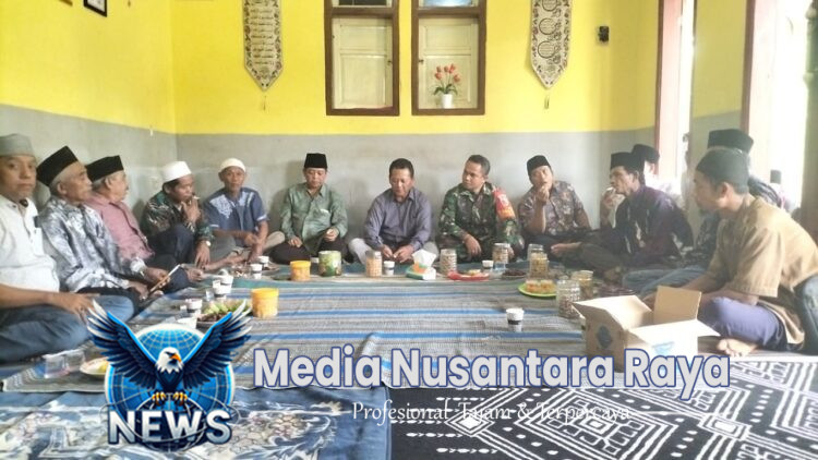 Pererat Silaturahmi Pasca Lebaran, Babinsa Kalipare Gelar Halal Bihalal Bersama Tokoh Masyarakat