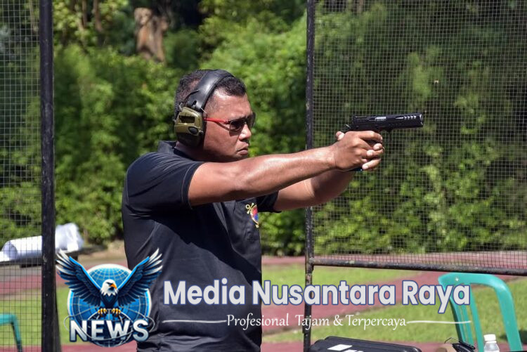 Komandan Pasmar 2 Laksanakan Latihan Menembak Pistol