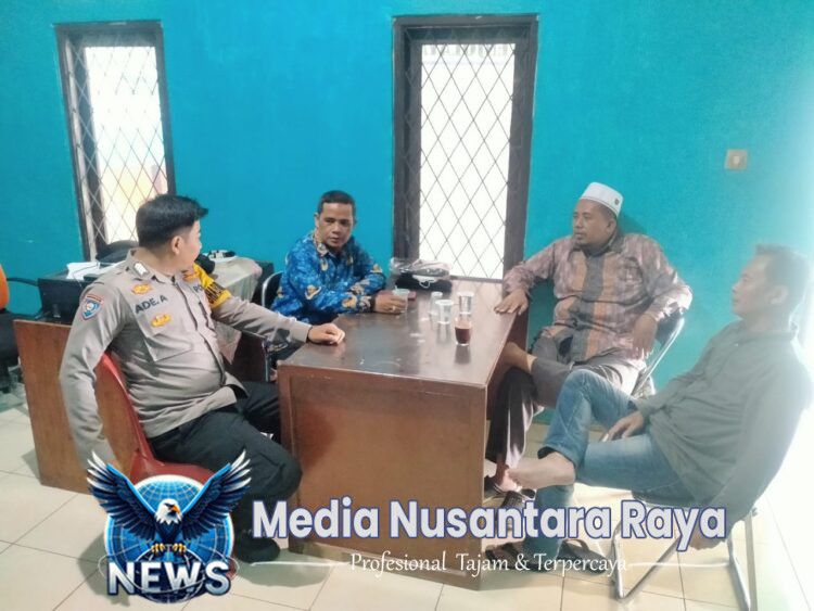 Bhabinkamtibmas Wilayah Hukum Polsek Ciampea Giat Cooling Sistem Patroli Sambang Dialog Perangkat Desa Tapos II Ajak Jaga Kondusifitas Cegah Gangguan Kamtibmas