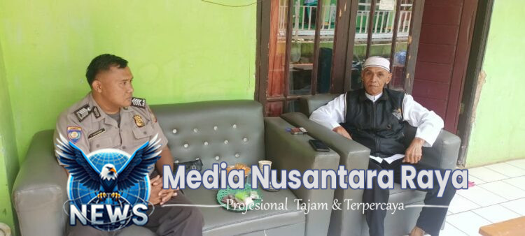 Bhabinkamtibmas Wilayah Hukum Polsek Leuwiliang Polres Bogor Sambang Tokoh Masyarakat Beri Pesan Ajak Jaga Kondusifitas Cegah Gangguan Kamtibmas