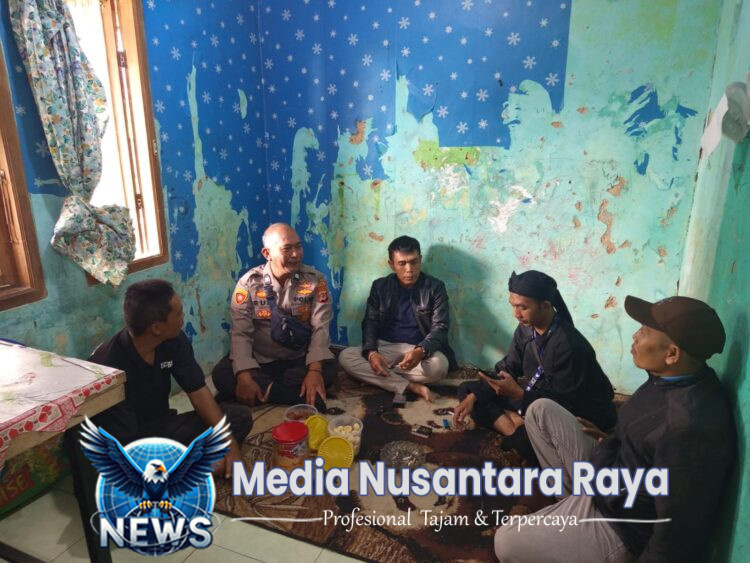 Bhabinkamtibmas Wilayah Hukum Polsek Cijeruk Polres Bogor Giat Cooling Sistem Sambang Beri Pesan Ajak Jaga Kondusifitas Cegah Gangguan Kamtibmas