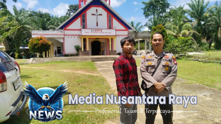 Laksanakan Pengamanan Di Gereja, Polsek Ngabang Siap Berikan Rasa Aman Untuk Umat Kristiani Beribadah