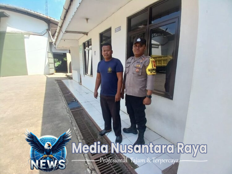 Bhabinkamtibmas Polsek Parung Panjang Polres Bogor Polda Jabar Sambang dan Beri Himbauan kamtibmas kepada warga