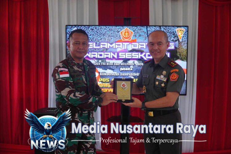 Wakil Komandan Sesko TNI dan Rombongan Pasis Laksanakan Kunjungan Kerja di Pos Aji Kuning Satgas Pamtas Yonarmed 11 Kostrad