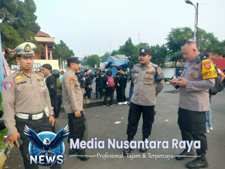 Personil Polsek Cibinong giat Pengamanan Hari Buruh