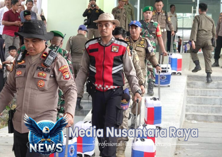 Personel Polres Lampung Tengah Tunjukkan Kepedulian: Bantu Jamaah Haji Kloter Pertama Dengan Tulus dan Penuh Kasih
