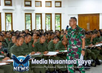 Komandan Brigif 2 Marinir Memberi Bekal Materi Disiplin Tempur Pada Peserta SPPI   