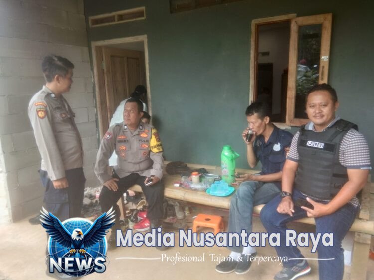 Bhabinkamtibmas Polsek Ciampea Polres Bogor Polda Jabar bersama Babinsa 2114 Koramil Ciampea,Melaksanakan Sambang Kepada Warga Untuk Sampaikan Pesan Kamtibmas