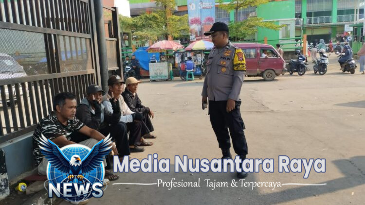 Berikan Himbauan Kamtibmas, Bhabinkamtibmas Desa Lumpang Polsek Parungpanjang Polres Bogor Polda Jawa Barat Melaksanakan silaturahmi tukang ojek
