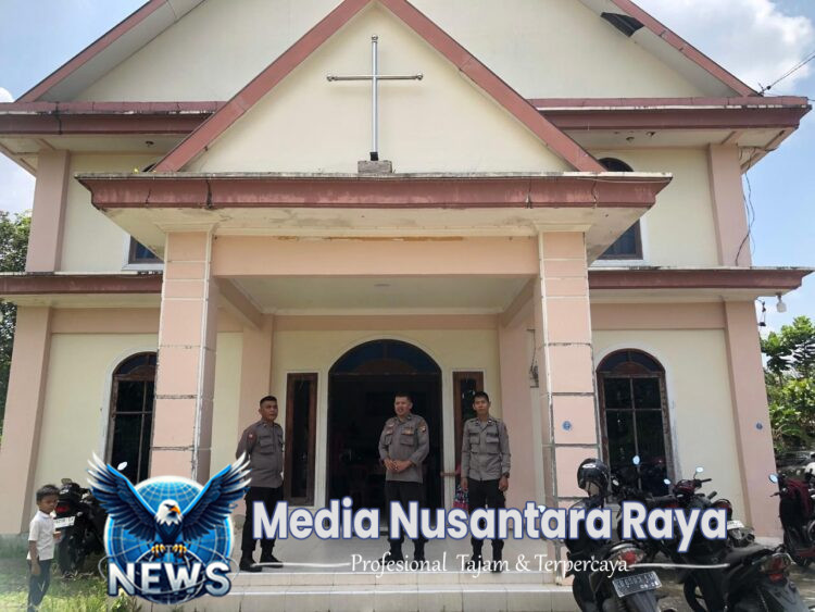 Berikan Rasa Aman Umat Kristiani Dalam Beribadah Polsek Ngabang Laksanakan Pengamanan