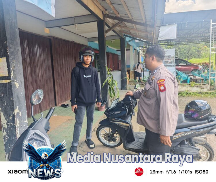 Dekat dengan Masyarakat, Polsek Sengah Temila Tetap Semangat Patroli Meski Hari Libur