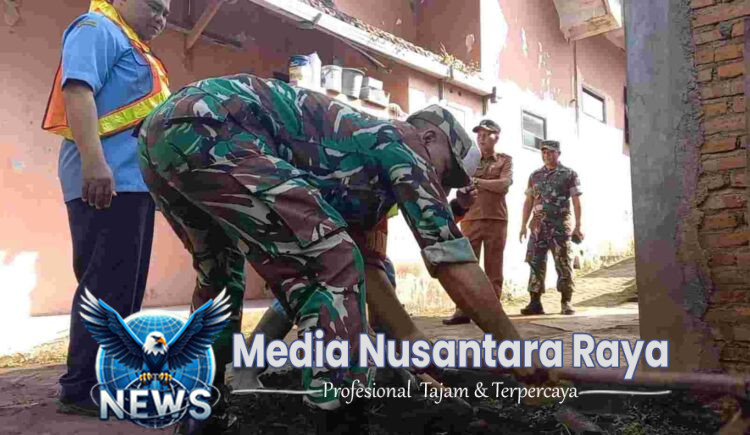 Danramil Tajinan dan PDAM Tirta Kanjuruan Bersinergi Pasang Air Bersih Gratis untuk Warga Sumbersuko