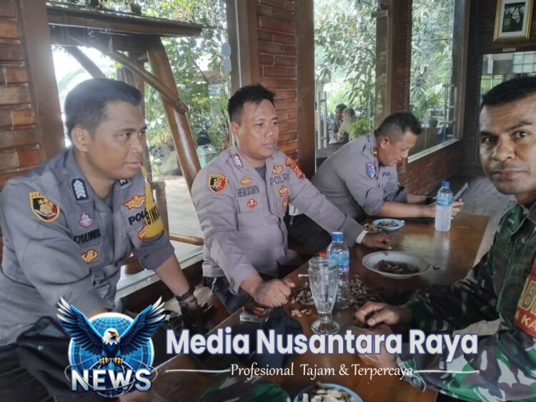 Bhabinkamtibmas Polsek Parung bersinergi dengan TNI menjalin kedekatan Dengan masyarakat Desa binaan