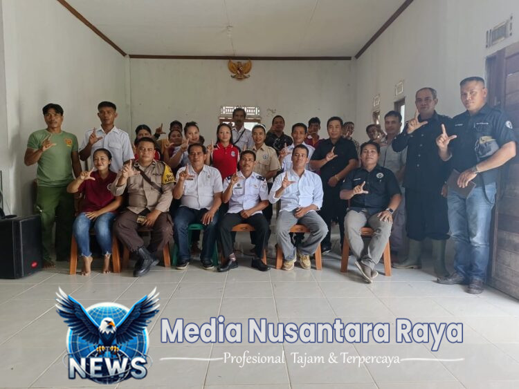 Bhabinkamtibmas Polsek Kuala Behe Hadiri Musdes Desa Paku Raya
