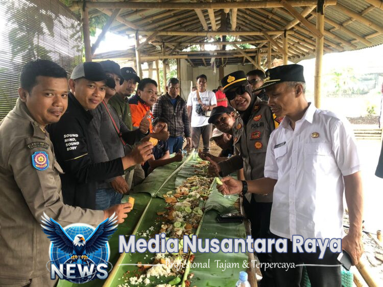 Kapolsek Dramaga bersama anggota juga Forkompicam Kec. Dramaga turut hadir dalam kegiatan Fun Fishing dan Ngaliwet Bareng yang di selenggarakan FJBB (Forum Jurnalis Bogor Barat) di Desa Dramaga, Dalam rangka Menyambut Hari Jadi Bogor Yang Ke 543 Tahun