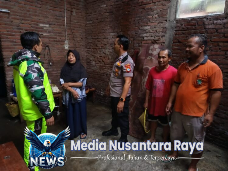 Sigap! Polisi Bantu Tangani Bencana Angin Kencang di Pakisaji Malang