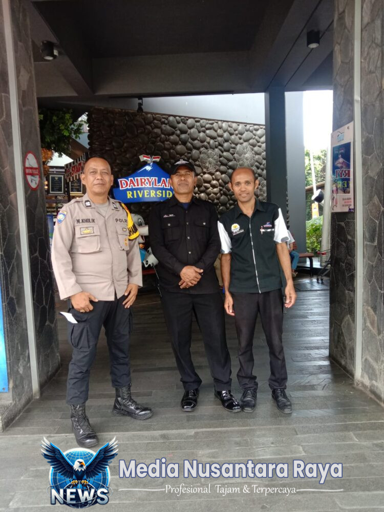 Bhabinkamtibmas Polsek Mega Mendung Kontrol Tempat Wisata Beri Himbauan Kamtibmas