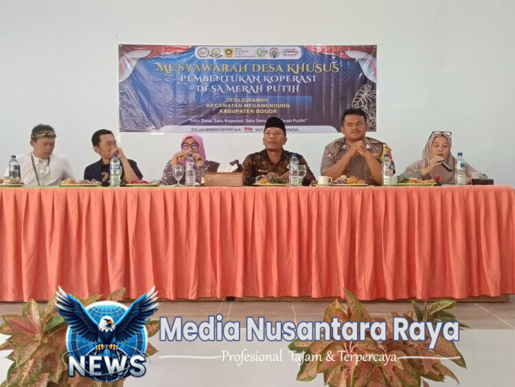 BHABINKAMTIBMAS MENGHADIRI MUSDESUS PEMBENTUKAN KOPERASI MERAH PUTIH DESA SUKAMAHI